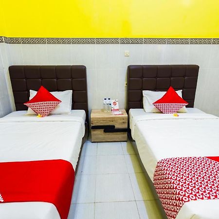 Oyo 1427 Azzahra Guest House Syariah Mataram Exterior photo
