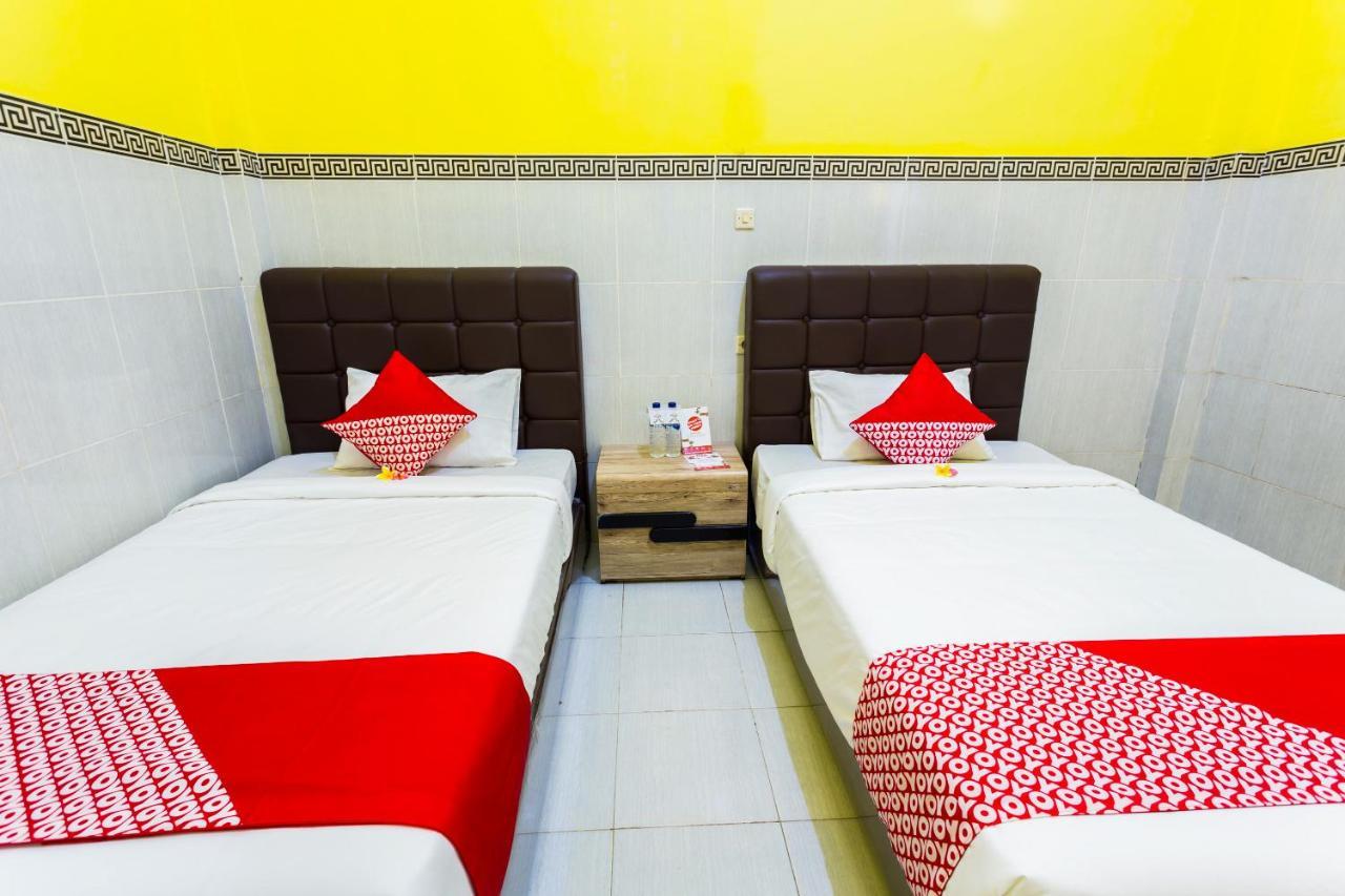 Oyo 1427 Azzahra Guest House Syariah Mataram Exterior photo