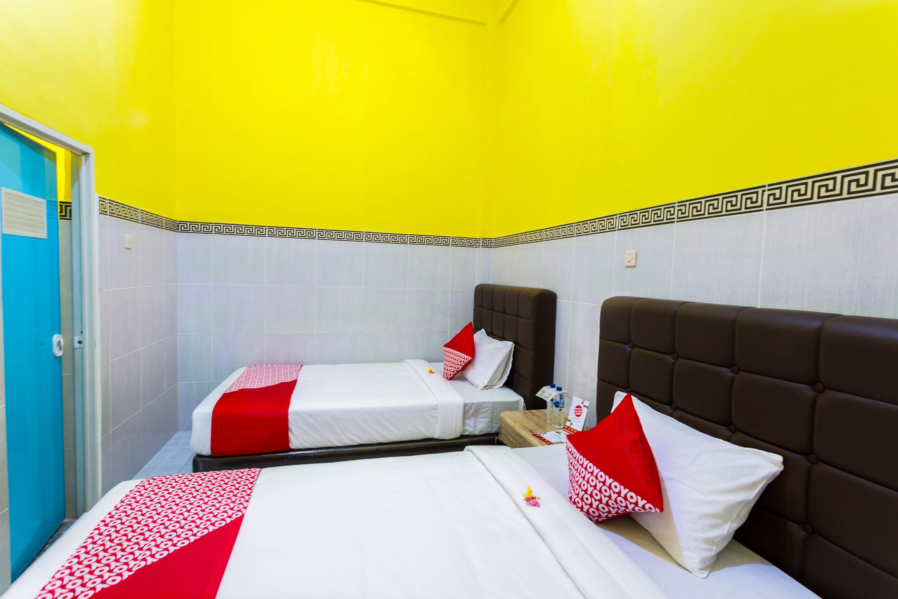 Oyo 1427 Azzahra Guest House Syariah Mataram Exterior photo