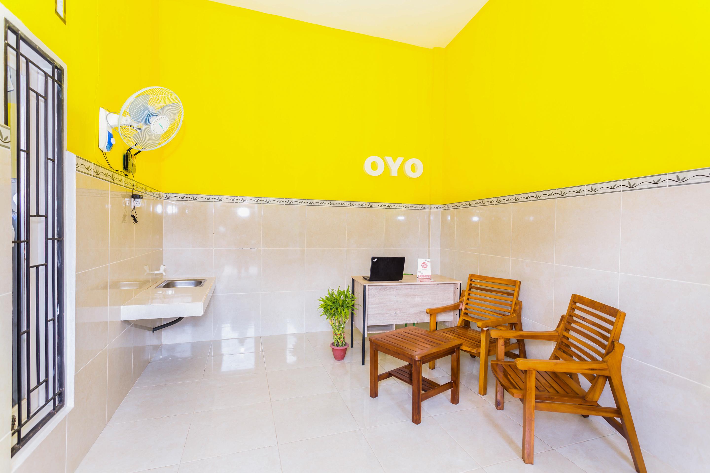 Oyo 1427 Azzahra Guest House Syariah Mataram Exterior photo