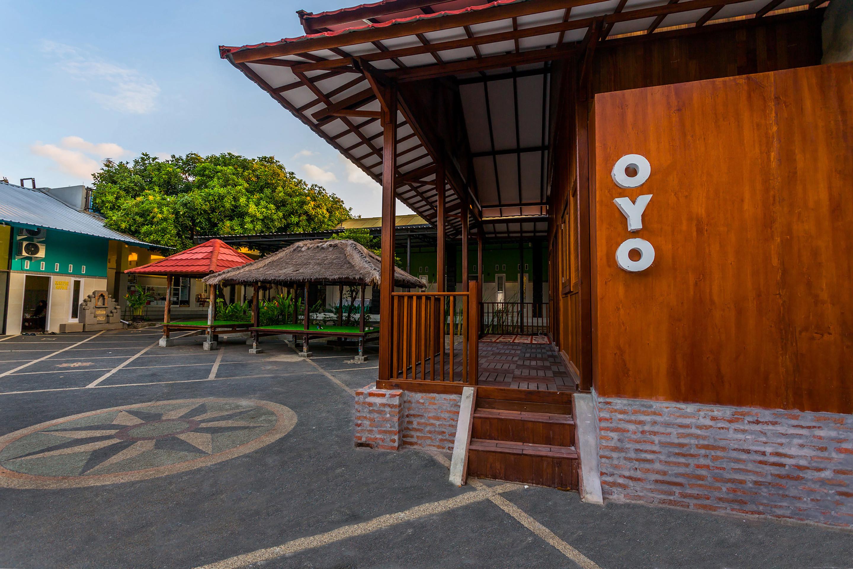 Oyo 1427 Azzahra Guest House Syariah Mataram Exterior photo